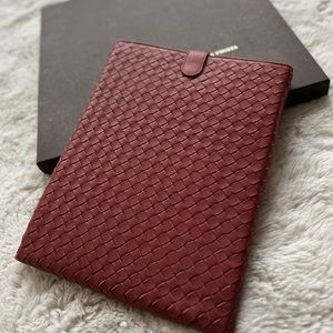 Bottega Veneta Brand new Calf leather burgundy color case